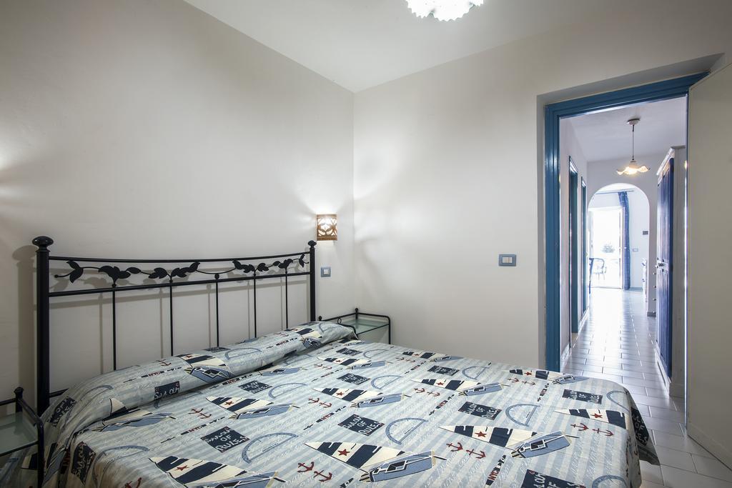 Magi - Appartamenti Maga Circe Ponza Bagian luar foto